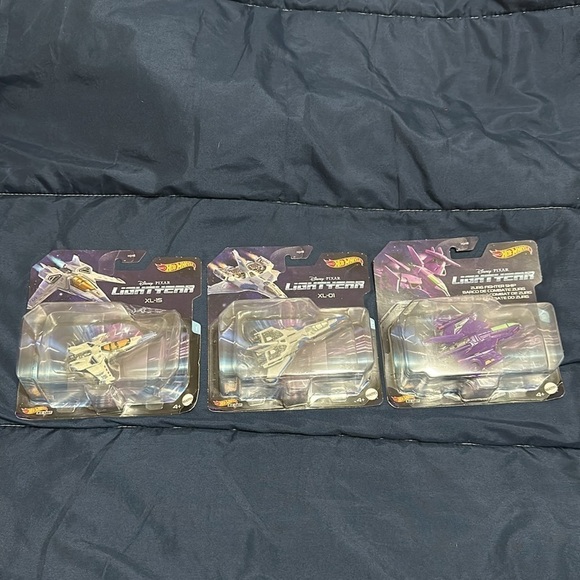 Set of 3 Disney Pixar Lightyear Hotwheels Spacecrafts - Picture 1 of 3